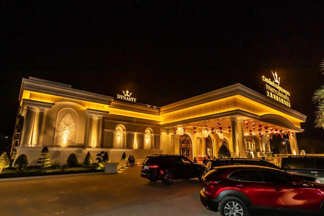 Dynasty Casino Hotel Bavet Bagian luar foto